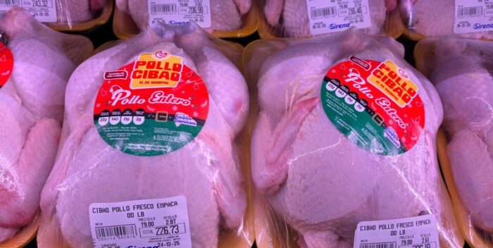 El precio del pollo se sitúa en RD$79 la libra en supermercados durante la temporada navideña