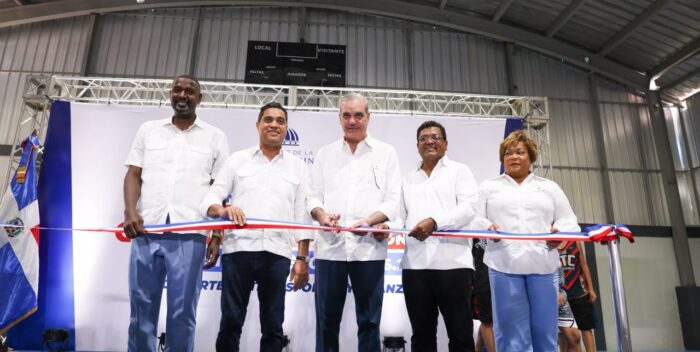 Presidente Abinader y ministro Kelvin Cruz entregan multiuso Dante Lemonier en Los Alcarrizos