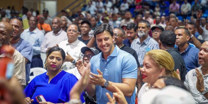 ¡Histórico! Raymond Rodríguez sorprende a más de 750 padres del Distrito Nacional con una multitudinaria celebración por adelantado de su día